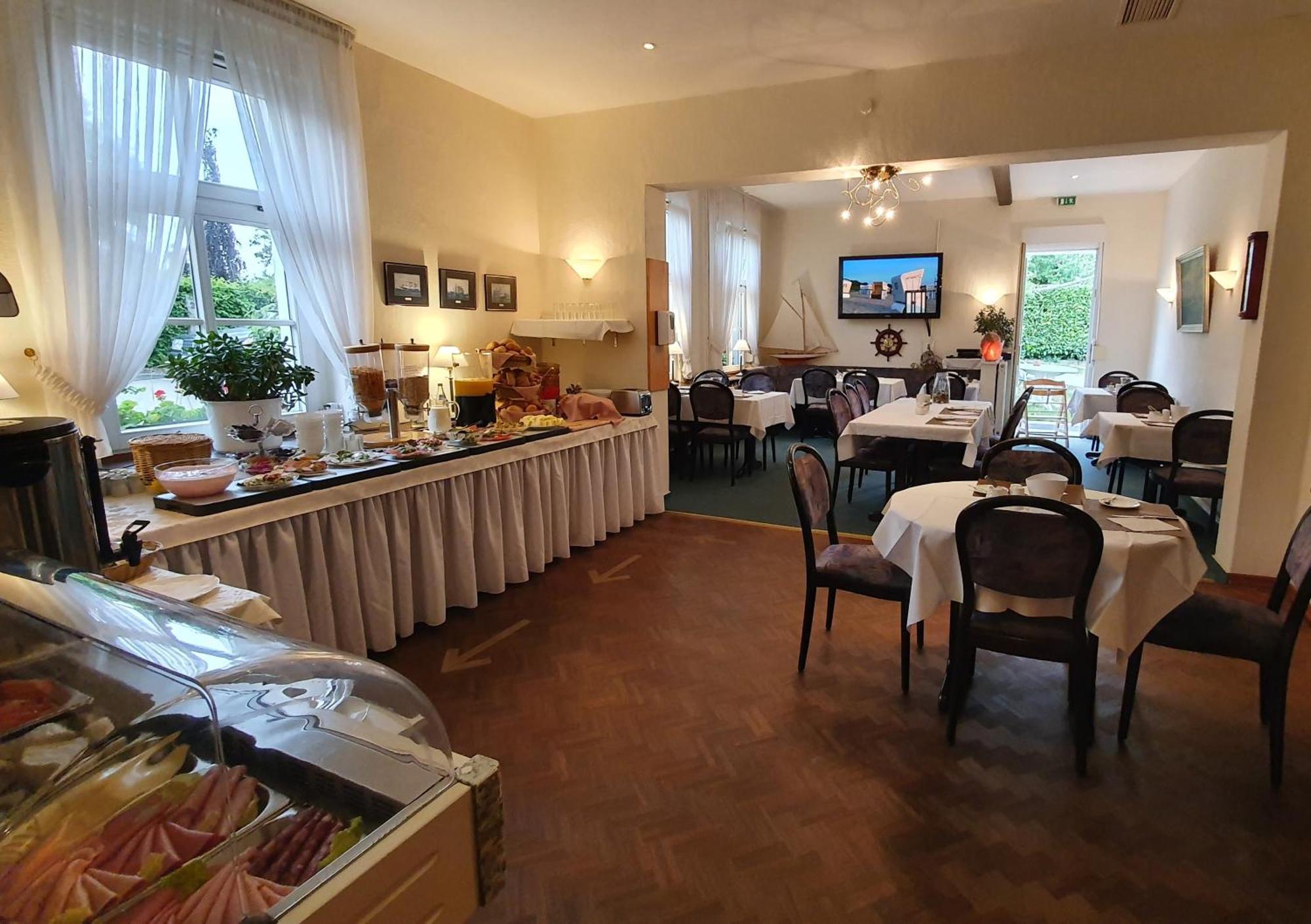 Baltisches Haus Pension Moll ツィノヴィッツ エクステリア 写真